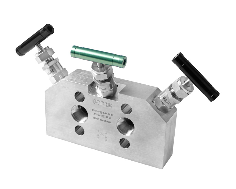 316 SS, 3D Series 3-valve Instrumentation Manifolds, Direct Mount(transmitter without flange), 1/2 Female NPT × Flange(MSS SP-99) × 1/4 Female NPT, PTFE Packing, 6000psig(414bar), -65°F to 450°F(-54°C to 232°C), Valves Vertically Mounted, Flange Outlet Centerline 1.3&quot;(33mm)